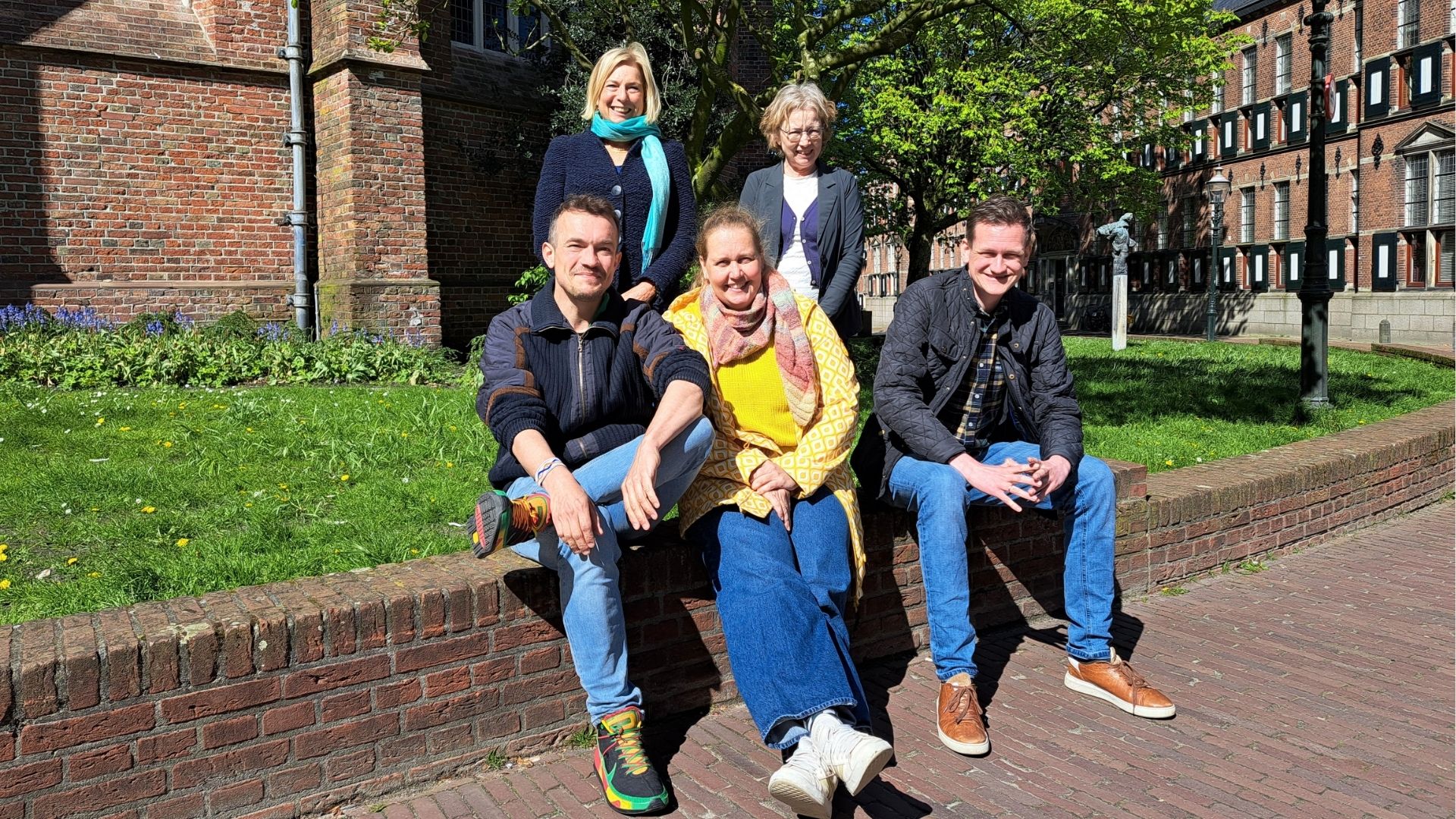Stadsgidsen Groningen: Jelger, Anke, Saskia, Gera en Christiaan.